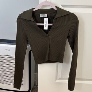 Aritzia Ribbed V-Neck Crop Top - Dark Olive